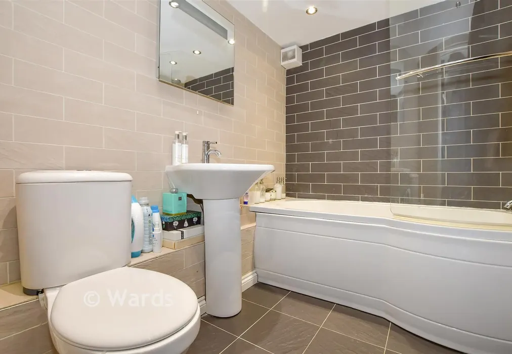 Bathroom - Mill Street, East Malling, West Malling, Kent - Wards of Kent