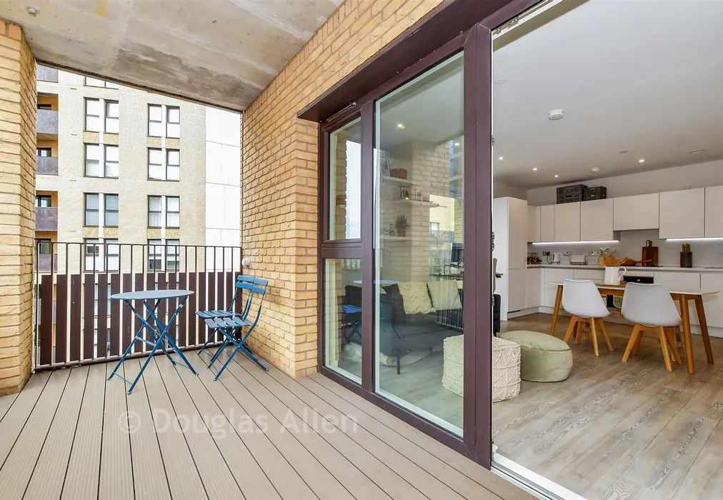 Balcony / Terrace - Forest Road, Walthamstow - Wards of Kent