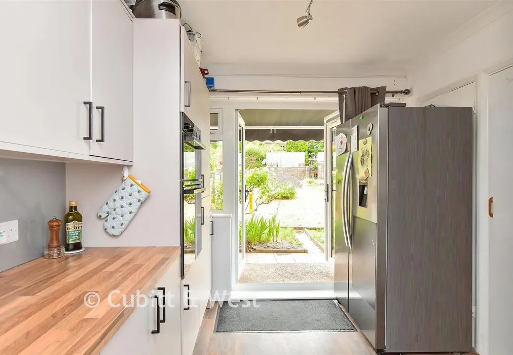 Kitchen - Rustington Road, Brighton, East Sussex - Wards of Kent