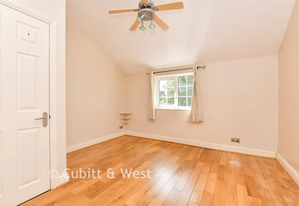 Bedroom 1 - Woodcote Mews, Wallington, Surrey - Wards of Kent