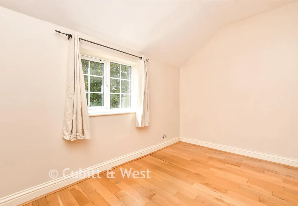 Bedroom 1 - Woodcote Mews, Wallington, Surrey - Wards of Kent