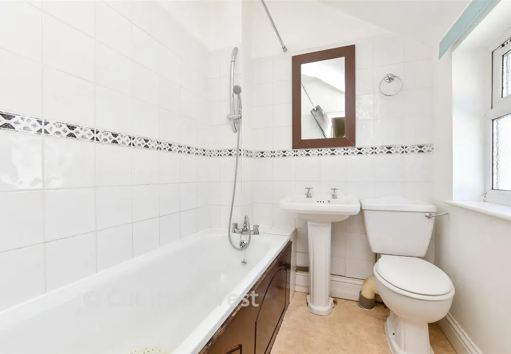 Bathroom - Woodcote Mews, Wallington, Surrey - Wards of Kent