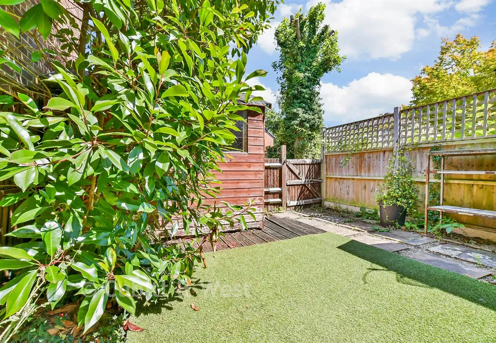 Rear Garden - Woodcote Mews, Wallington, Surrey - Wards of Kent