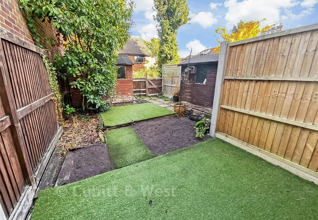 Rear Garden - Woodcote Mews, Wallington, Surrey - Wards of Kent