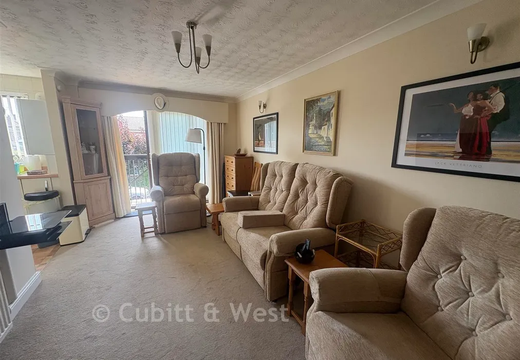 Lounge - Warblington Street, Portsmouth, Hampshire - Wards of Kent