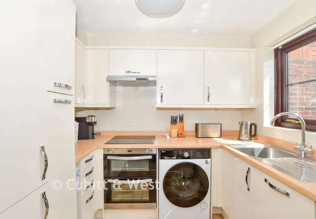 Lounge - Warblington Street, Portsmouth, Hampshire - Wards of Kent