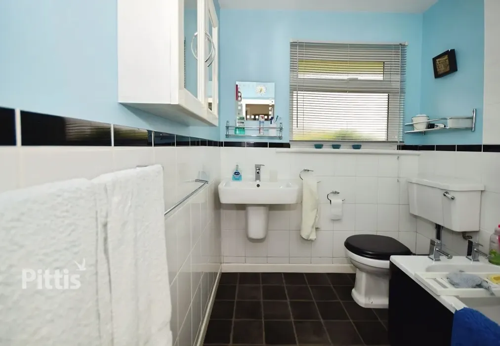  - Meadow Drive Bembridge PO35 - Wards of Kent