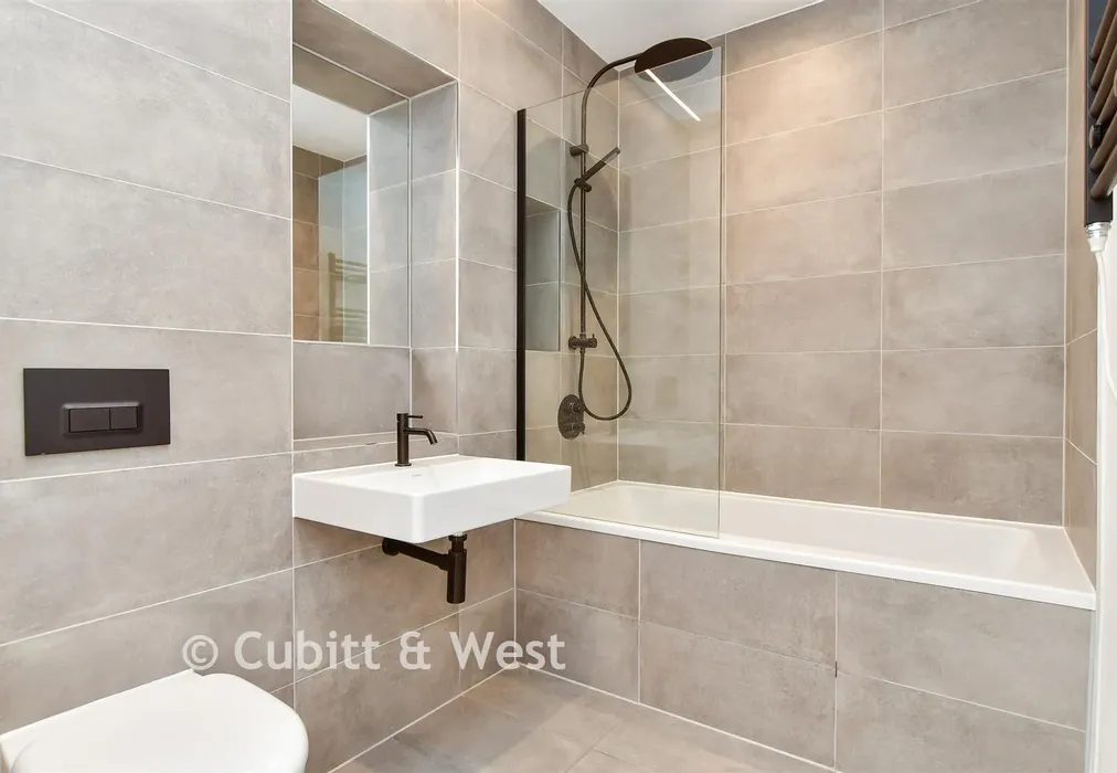 Bathroom - Gloucester Place, Brighton, East Sussex - Wards of Kent