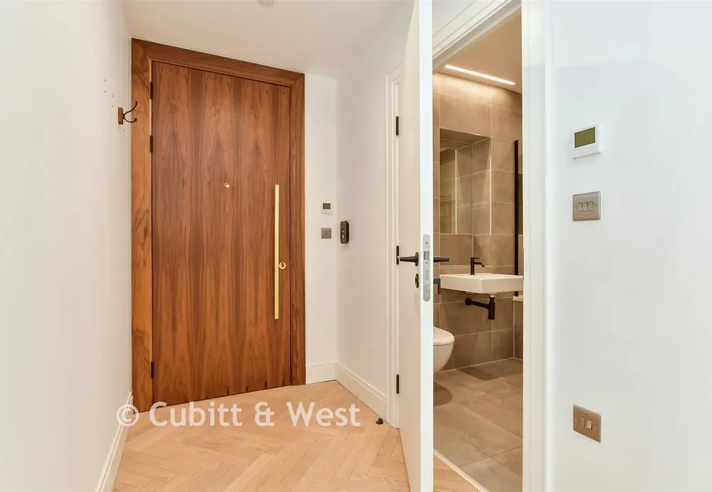 Entrance Hall - Gloucester Place, Brighton, East Sussex - Wards of Kent