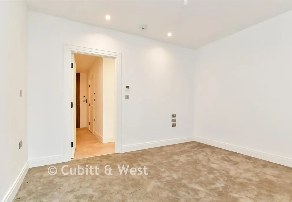 Bedroom - Gloucester Place, Brighton, East Sussex - Wards of Kent