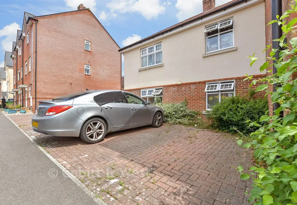 Driveway/Parking - Ellis Road, Broadbridge Heath, West Sussex - Wards of Kent
