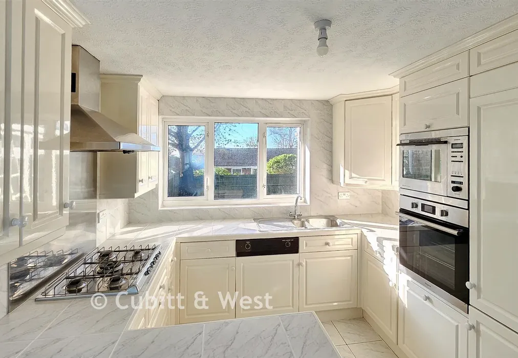 Kitchen - Tor Road, Peacehaven, East Sussex - Wards of Kent