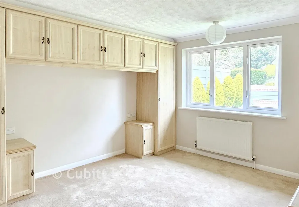 Bedroom 1 - Tor Road, Peacehaven, East Sussex - Wards of Kent