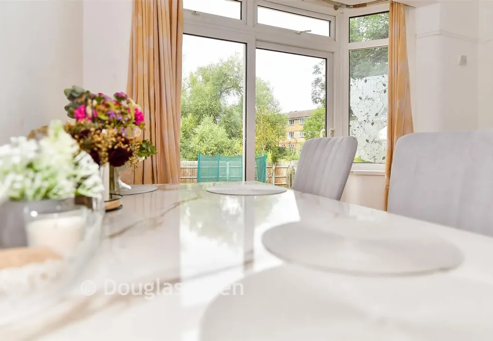 Internal Lifestyle Photograph - Markmanor Avenue, Walthamstow - Wards of Kent