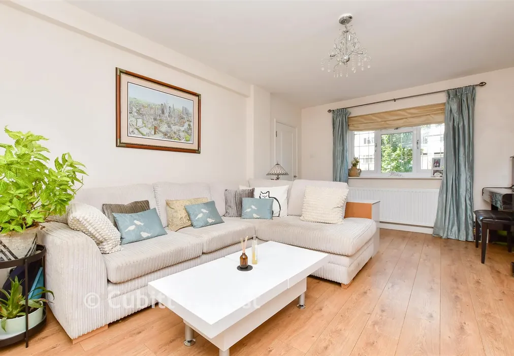 Lounge - Downs Way Close, Tadworth, Surrey - Wards of Kent
