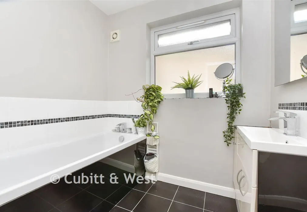 Bathroom - Downs Way Close, Tadworth, Surrey - Wards of Kent
