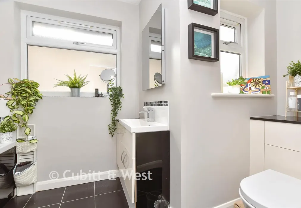 Bathroom - Downs Way Close, Tadworth, Surrey - Wards of Kent