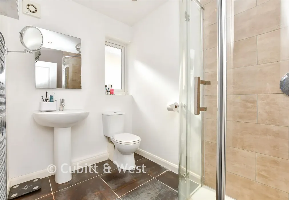 En-Suite Shower Room - Downs Way Close, Tadworth, Surrey - Wards of Kent