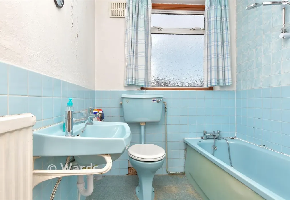 Bathroom - The Green, Welling, Kent - Wards of Kent