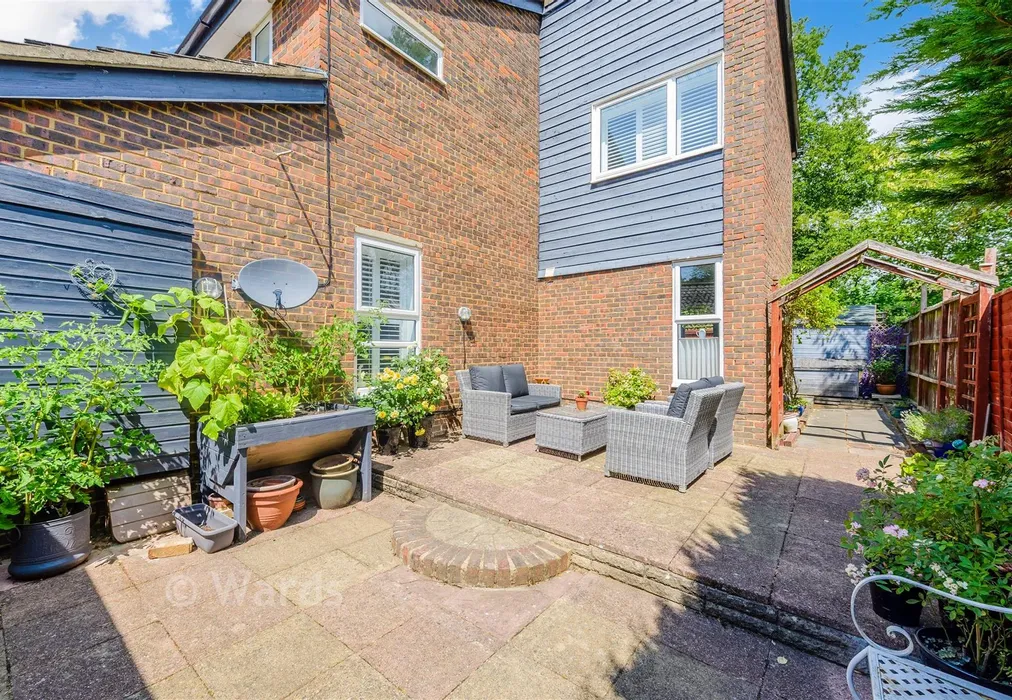Side Garden - Redhill Wood, New Ash Green, Kent - Wards of Kent