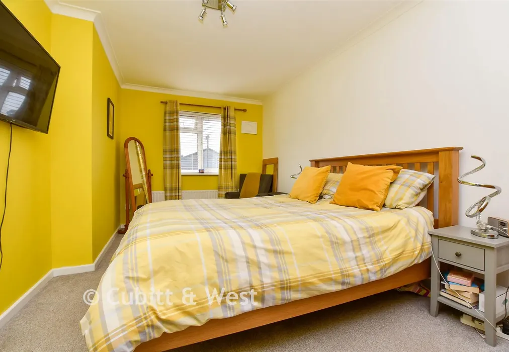 Bedroom 1 - Waterfield Green, Tadworth, Surrey - Wards of Kent