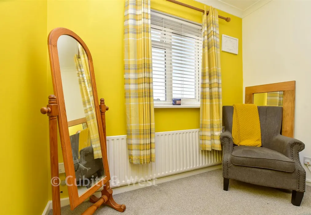 Bedroom 1 - Waterfield Green, Tadworth, Surrey - Wards of Kent