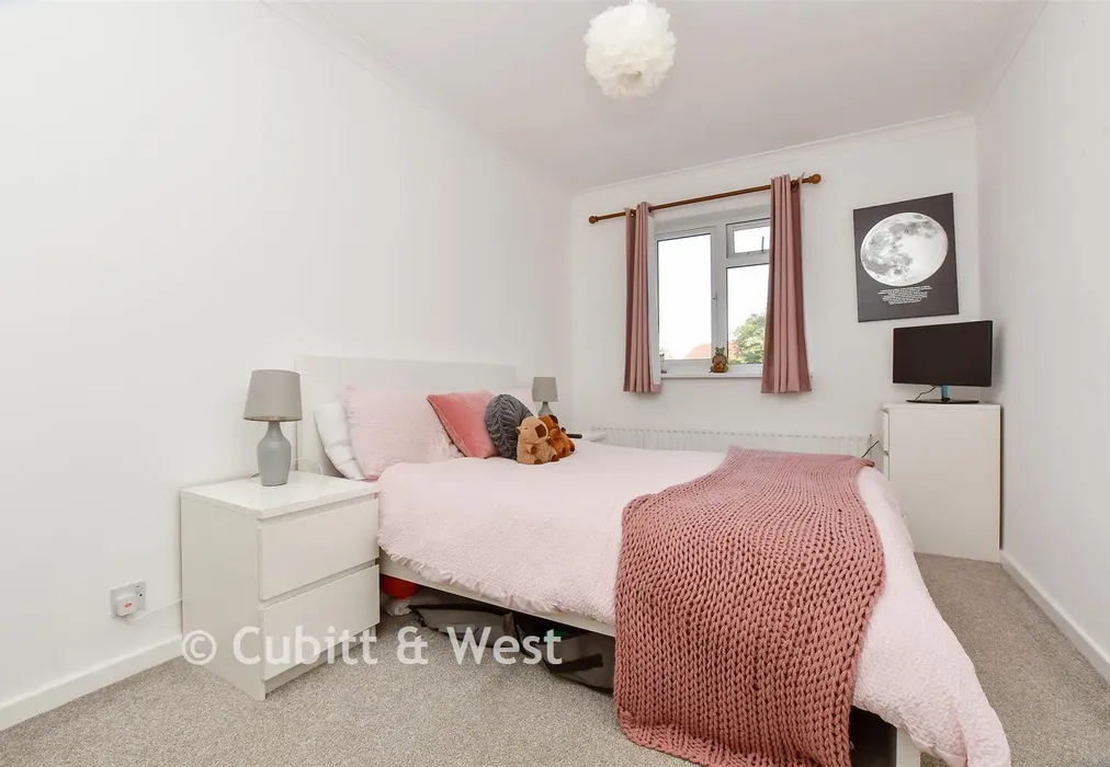 Bedroom 2 - Waterfield Green, Tadworth, Surrey - Wards of Kent
