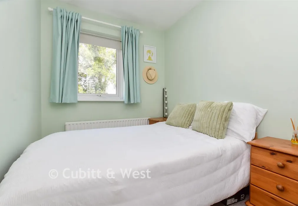 Bedroom 3 - Waterfield Green, Tadworth, Surrey - Wards of Kent