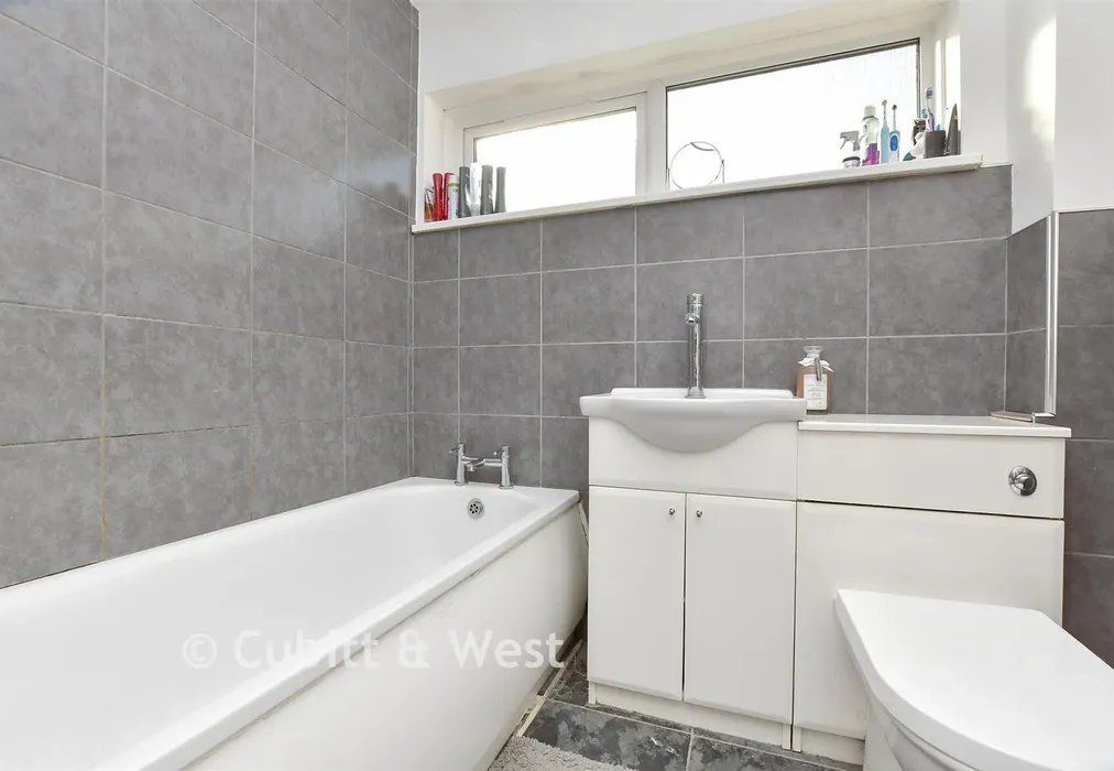 Bathroom - Waterfield Green, Tadworth, Surrey - Wards of Kent