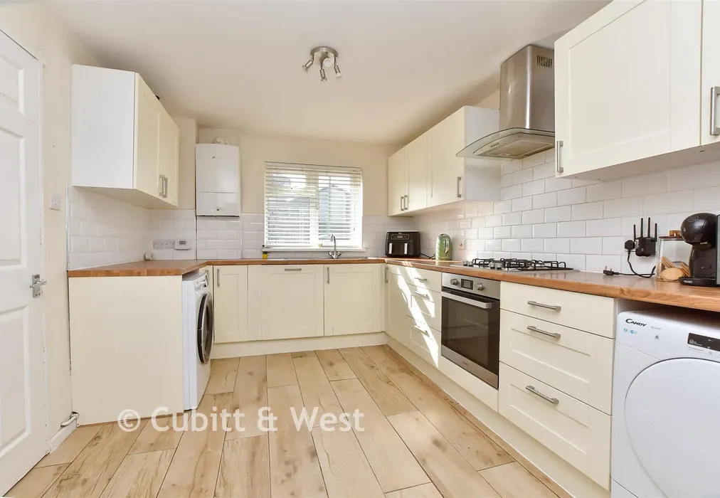 Kitchen - Waterfield Green, Tadworth, Surrey - Wards of Kent