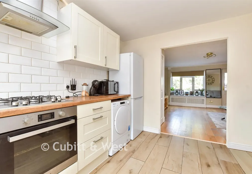 Kitchen - Waterfield Green, Tadworth, Surrey - Wards of Kent