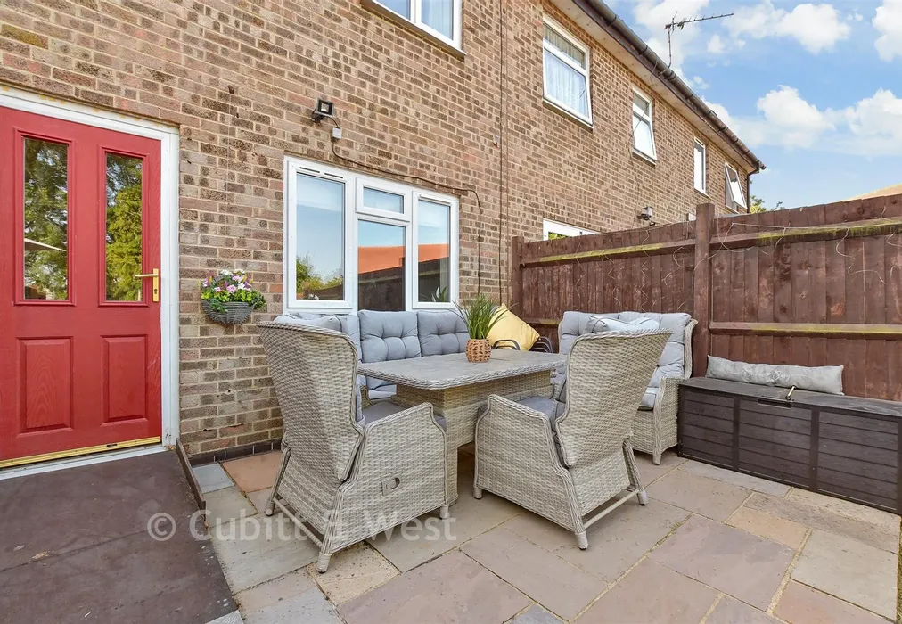 Rear Garden - Waterfield Green, Tadworth, Surrey - Wards of Kent