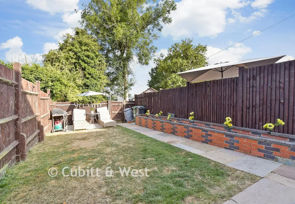 Rear Garden - Waterfield Green, Tadworth, Surrey - Wards of Kent
