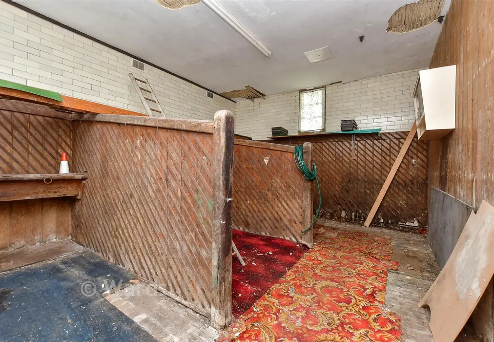 Stables - Church Street, Rodmersham, Sittingbourne, Kent - Wards of Kent