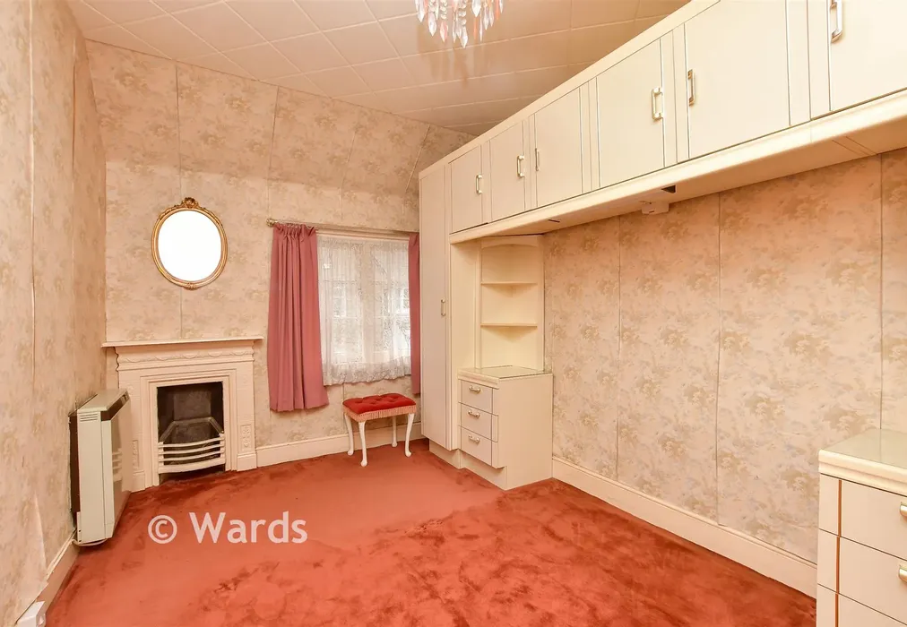 Bedroom 3 - Church Street, Rodmersham, Sittingbourne, Kent - Wards of Kent