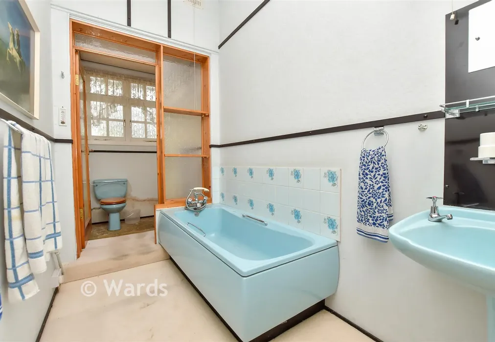 Bathroom - Church Street, Rodmersham, Sittingbourne, Kent - Wards of Kent