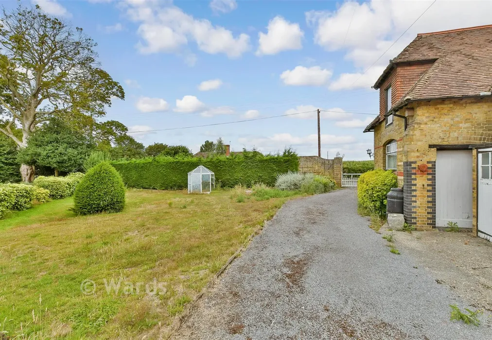 Driveway/Parking - Church Street, Rodmersham, Sittingbourne, Kent - Wards of Kent