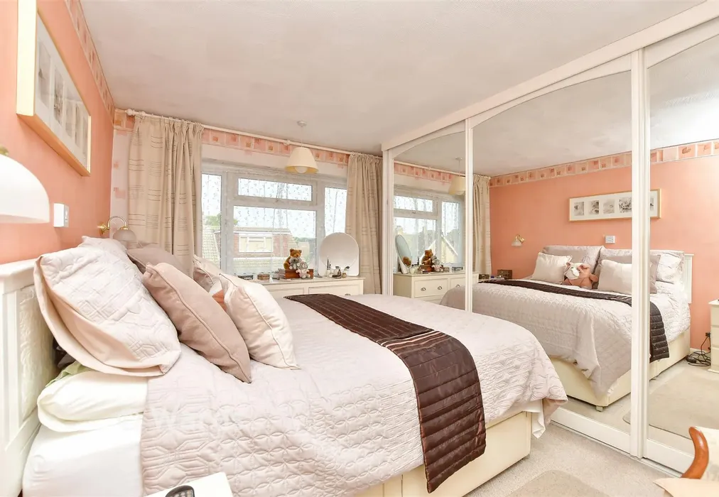 Bedroom 1 - Priory Grove, Ditton, Kent - Wards of Kent