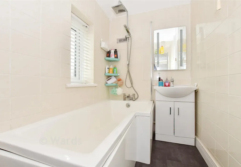 Bathroom - Davis Avenue, Deal, Kent - Wards of Kent