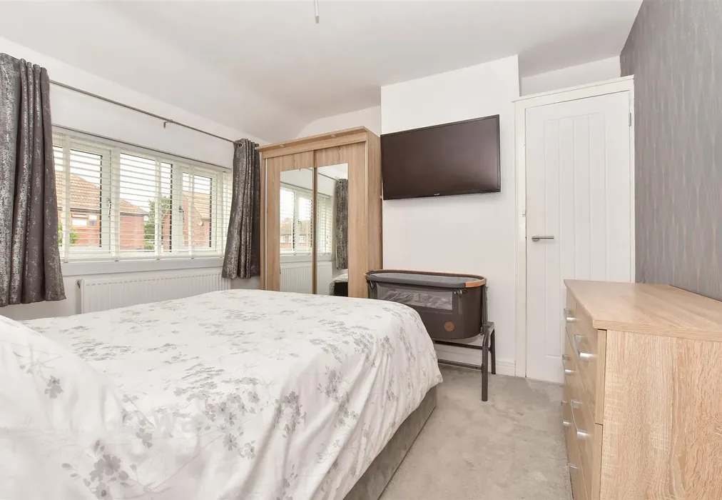 Bedroom 1 - Davis Avenue, Deal, Kent - Wards of Kent