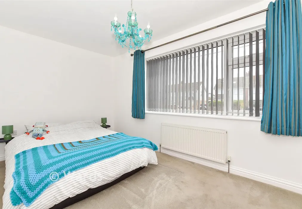 Annexe Bedroom - Leonard Road, Greatstone, New Romney, Kent - Wards of Kent