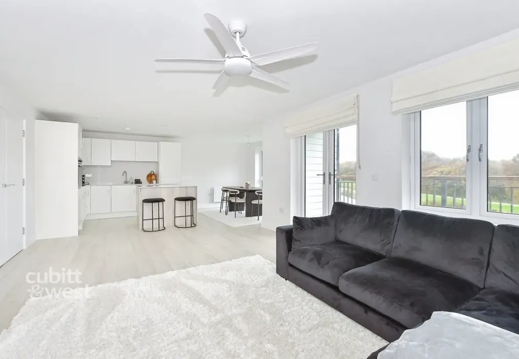 Lounge - Cordingley Drive, Crawley, RH11 - Wards of Kent