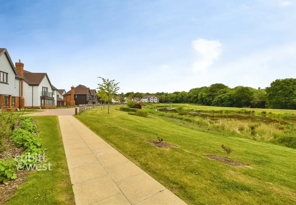 Communal Grounds - Cordingley Drive, Crawley, RH11 - Wards of Kent