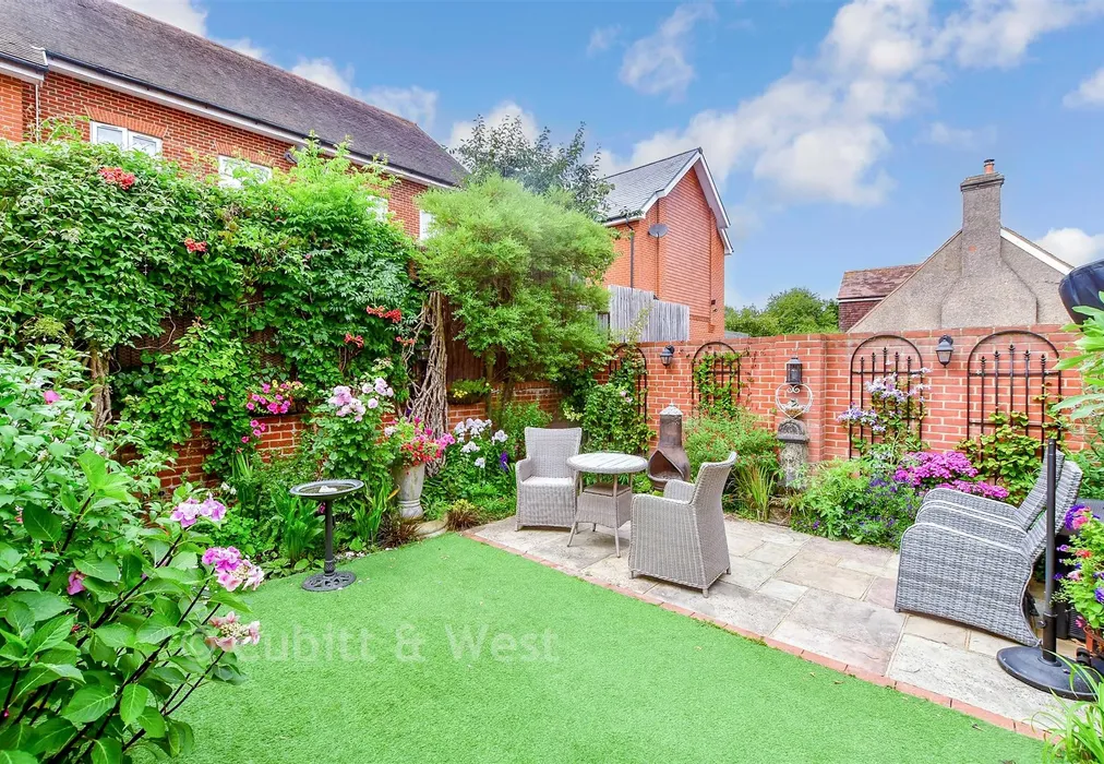 Rear Garden - London Road, Horndean, Waterlooville, Hampshire - Wards of Kent