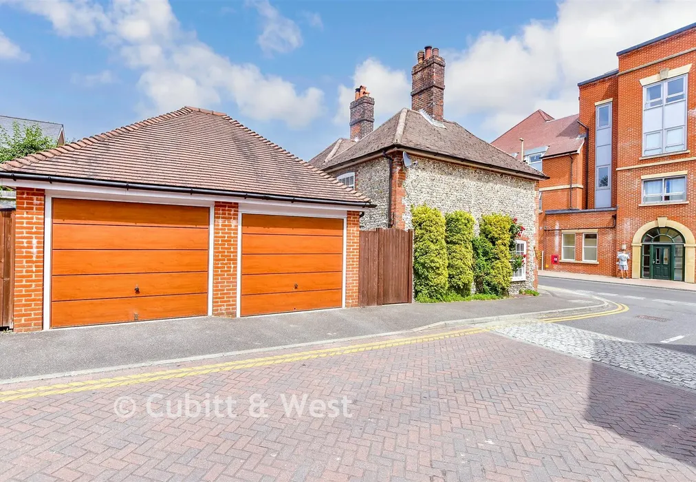 Garage - London Road, Horndean, Waterlooville, Hampshire - Wards of Kent