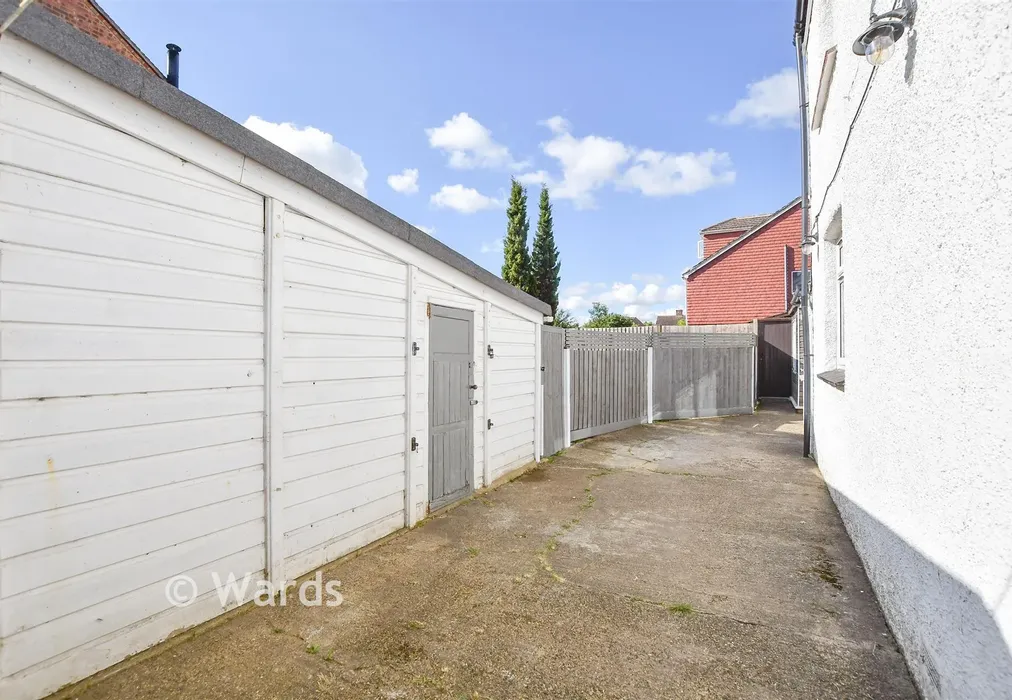 Side Garden - Southfields Road, West Kingsdown, Sevenoaks, Kent - Wards of Kent