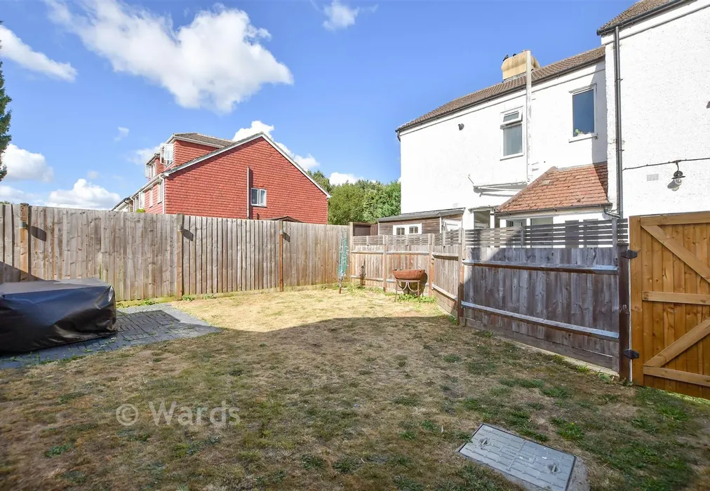 Side Garden - Southfields Road, West Kingsdown, Sevenoaks, Kent - Wards of Kent