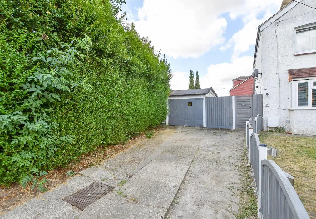 Garage - Southfields Road, West Kingsdown, Sevenoaks, Kent - Wards of Kent