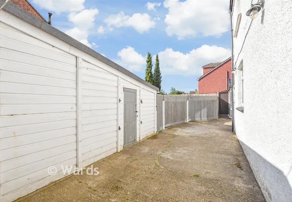 Side Garden - Southfields Road, West Kingsdown, Sevenoaks, Kent - Wards of Kent