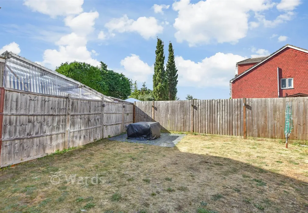 Side Garden - Southfields Road, West Kingsdown, Sevenoaks, Kent - Wards of Kent